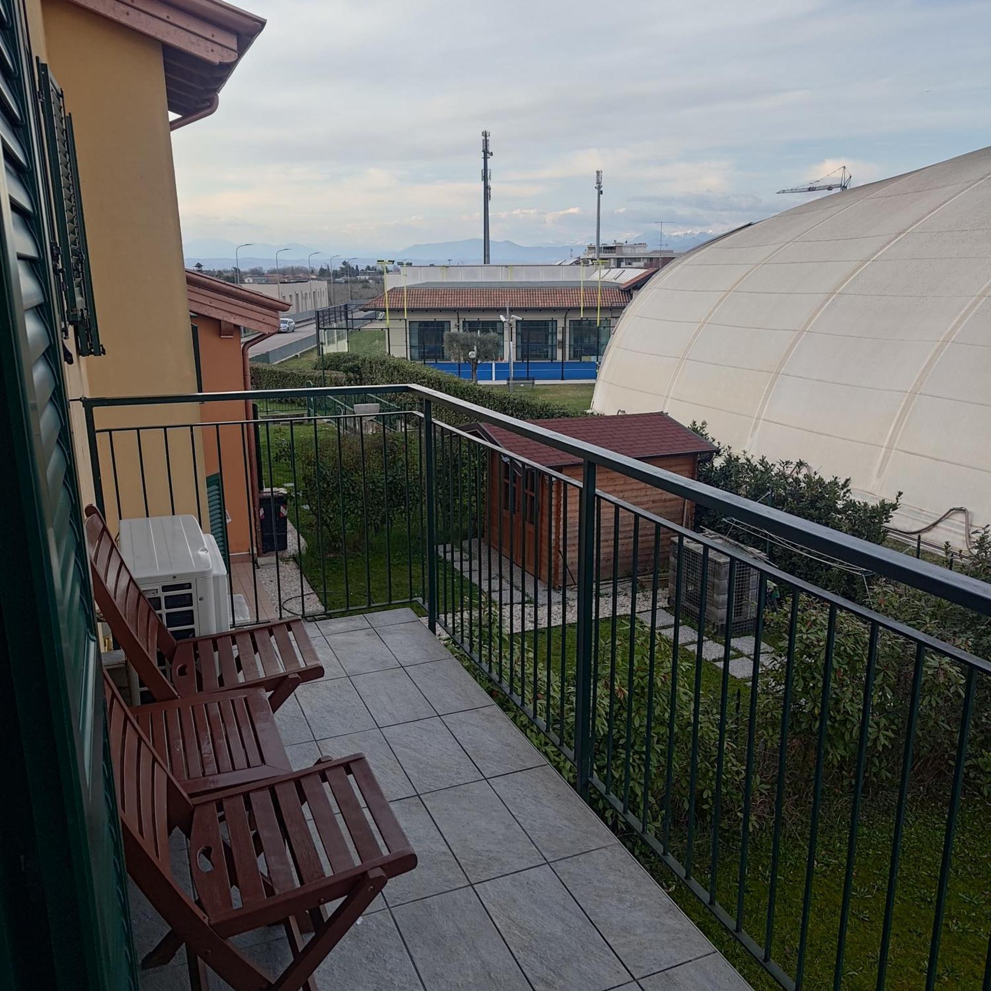 Peschiera Appartamenti Vacanze بسكييرا ديل غاردا الغرفة الصورة
